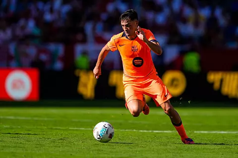 يجمع بين القوة والانضباط التكتيكي.. تقارير: فليك يستقر على بديل بيدري